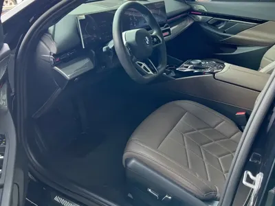 BMW 5 Series 2024, 25000 км, за 37690.07 USD