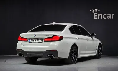 BMW 5-Series 2023, 66463 км, за 31846.83 USD