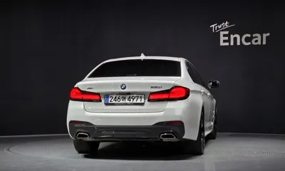 BMW 5-Series 2023, 66463 км, за 31846.83 USD