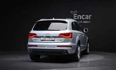 Audi Q7 2015, 84306 км, за 10174.61 USD