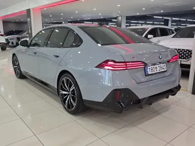 BMW 5-Series 2025, 12381 км, за 58483.01 USD