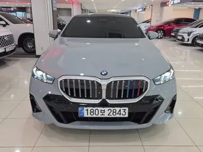 BMW 5-Series 2025, 12381 км, за 58483.01 USD