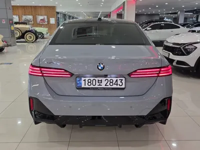 BMW 5-Series 2025, 12381 км, за 58483.01 USD