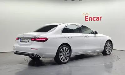 Mercedes-Benz E-Class 2023, 27692 км, за 30878.23 USD