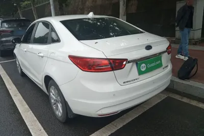Ford Escort 2017, 89200 км, за 5455 USD