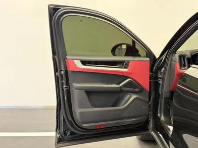 Porsche Cayenne 2024, 29369 км, за 86459.05 USD - фото 7