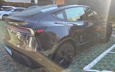 Tesla Model Y 2025, 20000 км, за 26750.01 USD