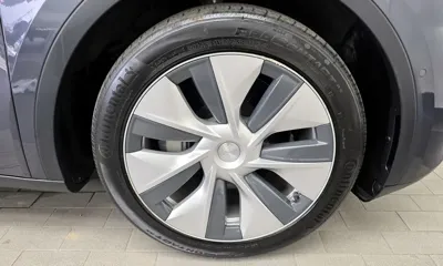 Tesla Model Y 2022, 62528 км, за 25981.63 USD - фото 21