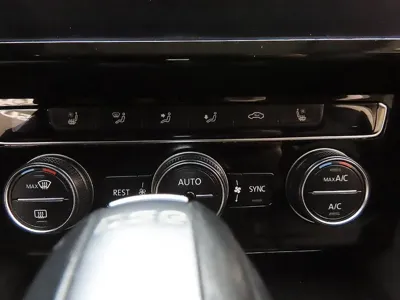 Volkswagen Arteon 2018, 90464 км, за 11421.82 USD - фото 15