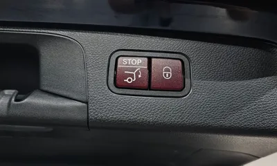 Mercedes-Benz GLC-Class 2017, 24691 км, за 18019.79 USD - фото 36