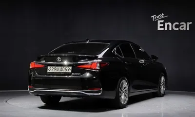 Lexus ES 2023, 123761 км, за 22509.92 USD