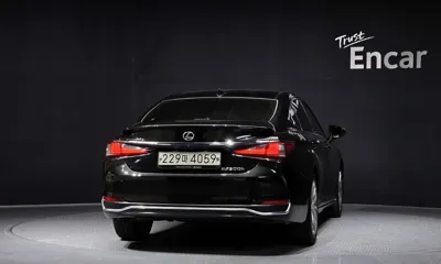 Lexus ES 2023, 123761 км, за 22509.92 USD