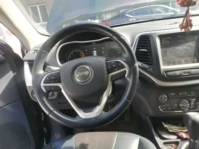 Jeep Cherokee 2017, 76900 км, за 5444.27 USD