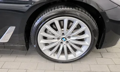BMW 5-Series 2023, 13883 км, за 28770.35 USD