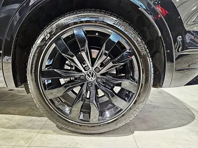 Volkswagen Touareg 2023, 26108 км, за 46592.94 USD