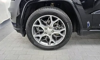 Jeep Cherokee 2021, 105516 км, за 12945.63 USD