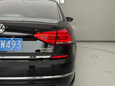 Volkswagen Passat 2016, 140000 км, за 6905.77 USD