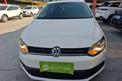 Volkswagen Polo 2016, 111000 км, за 6174 USD