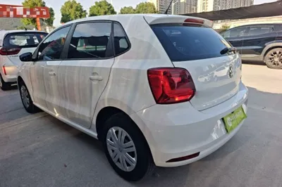 Volkswagen Polo 2016, 111000 км, за 6174 USD
