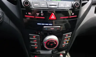 KG_Mobility_Ssangyong TIBOLI 2017, 63786 км, за 6236.05 USD - фото 31