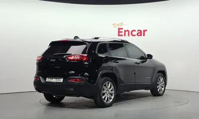Jeep Cherokee 2018, 106464 км, за 6152.31 USD