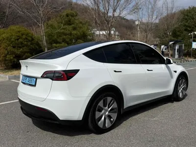 Tesla Model Y 2023, 37800 км, за 26014.86 USD