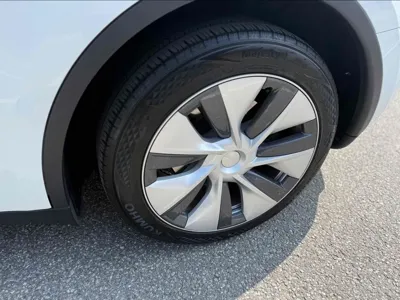 Tesla Model Y 2023, 37800 км, за 26014.86 USD