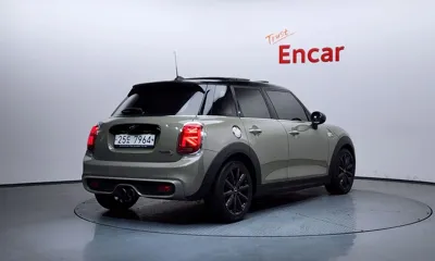 MINI Cooper 2019, 74298 км, за 11562.6 USD