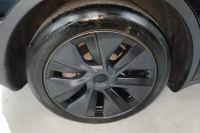 Tesla Model Y 2023, 46300 км, за 31763 USD