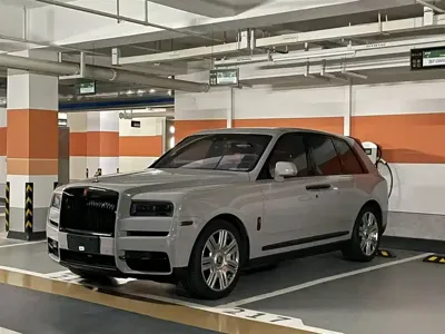 Rolls-Royce Cullinan · 2023 год