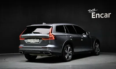 Volvo V60 2020, 64748 км, за 19491.24 USD