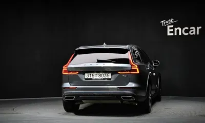 Volvo V60 2020, 64748 км, за 19491.24 USD