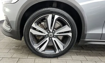 Volvo V60 2020, 64748 км, за 19491.24 USD