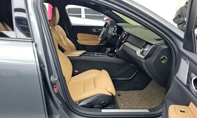 Volvo V60 2020, 64748 км, за 19491.24 USD - фото 11
