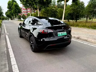 Tesla Model Y 2023, 78000 км, за 24753.55 USD