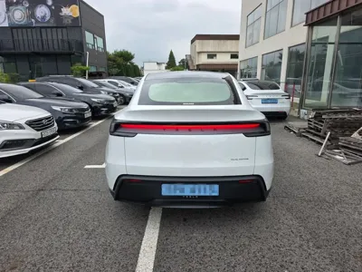 Tesla Model Y 2025, 4000 км, за 30351.68 USD