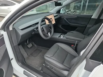 Tesla Model Y 2025, 4000 км, за 30351.68 USD - фото 7