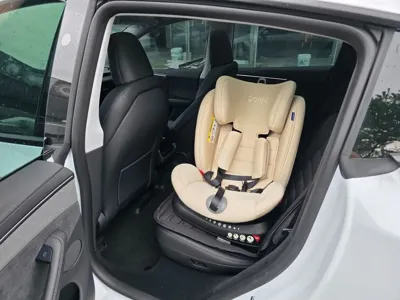 Tesla Model Y 2025, 4000 км, за 30351.68 USD - фото 9