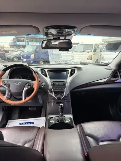 Hyundai Grandeur 2014, 140490 км, за 4523.4 USD