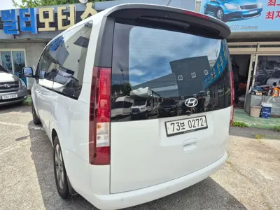 Hyundai Staria 2022, 80000 км, за 15302.46 USD