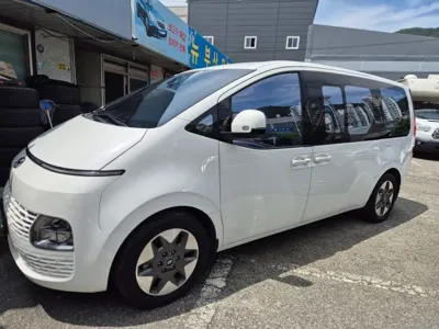 Hyundai Staria 2022, 80000 км, за 15302.46 USD