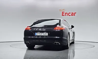 Porsche Panamera 2011, 174043 км, за 15042.03 USD