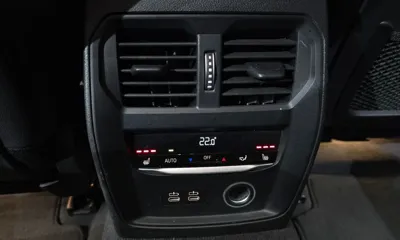 BMW 3-Series 2019, 96309 км, за 14332.26 USD - фото 31