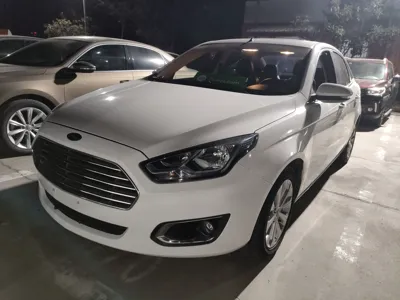 Ford Escort · 2015 год