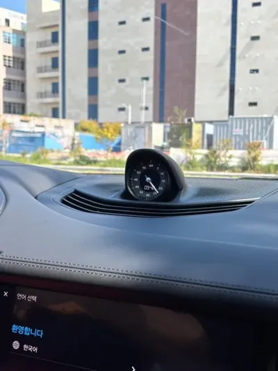 Porsche Taycan 2025, 16000 км, за 92097.77 USD