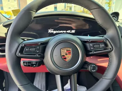 Porsche Taycan 2025, 16000 км, за 92097.77 USD