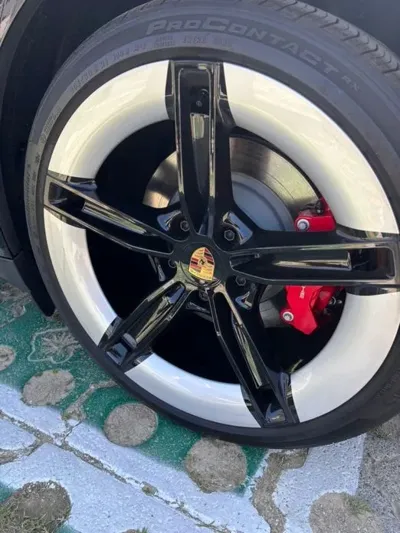 Porsche Taycan 2025, 16000 км, за 92097.77 USD
