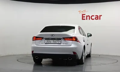 Lexus IS 2015, 101417 км, за 8861.76 USD