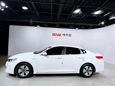 Kia K5 2018, 202356 км, за 3773.1 USD