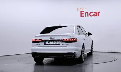 Audi A4 2023, 3057 км, за 24632.15 USD